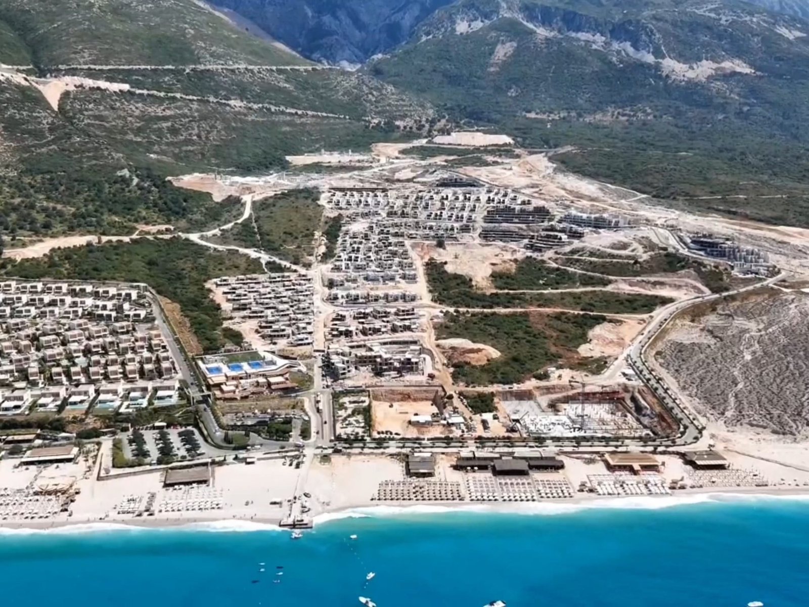 Green Coast Palase, veduta aerea del resort — sottofondi alleggeriti Fratelli Kola