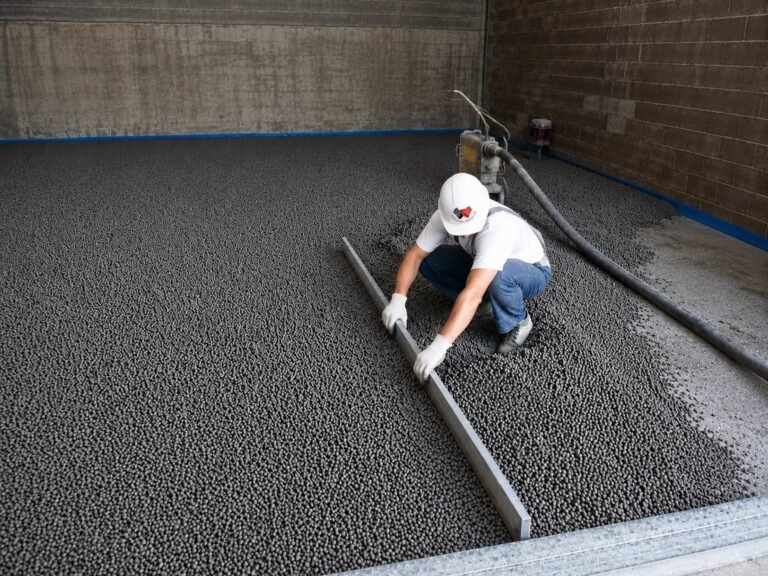Massetto alleggerito con polistirolo — staggiatura, cantiere Fratelli Kola